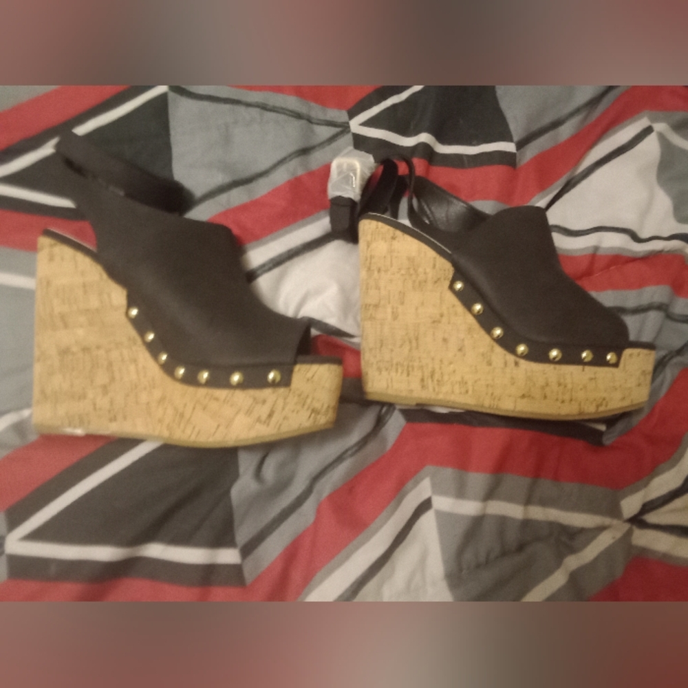 Shoedazzle black and tan heels